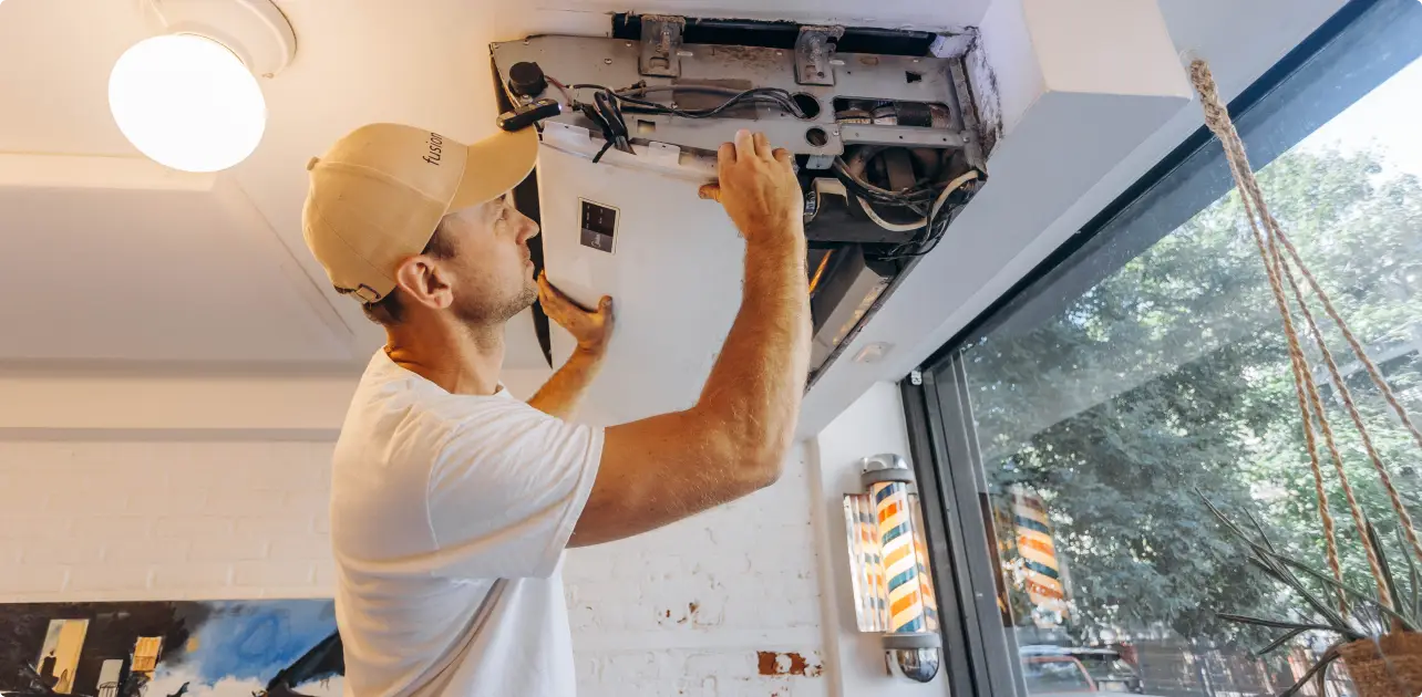 Mi aire acondicionado está goteando agua.